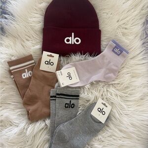 ALO Maroon Beanie + Alo Yoga andi Mixed Socks Set